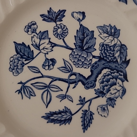 Vintage Royal Wessex England Creamer with Underplate - Picture 5 of 16